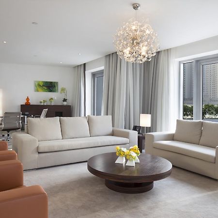 La Verda Suites And Villas Dubai Marina ภายนอก รูปภาพ A living room
