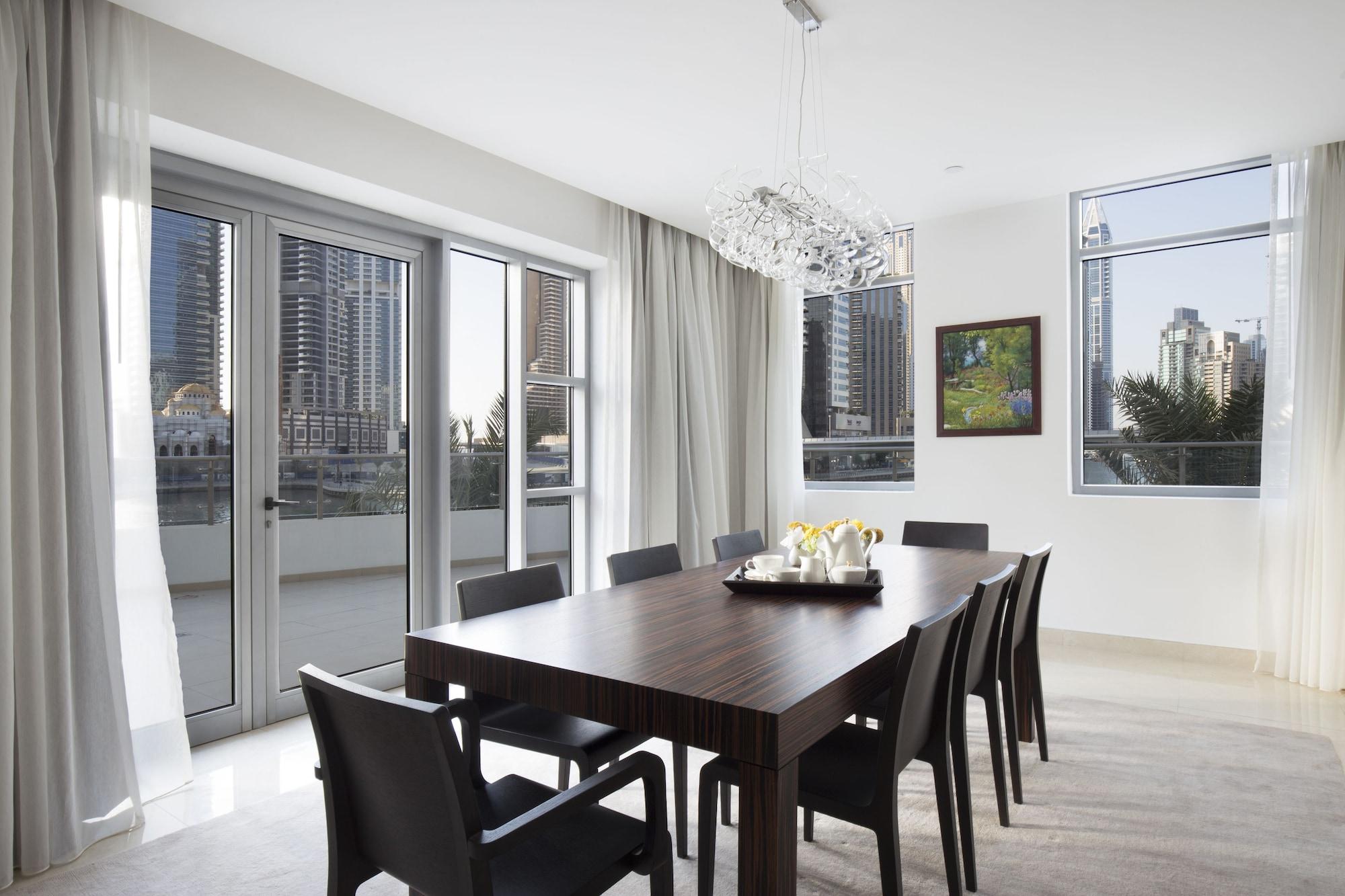 La Verda Suites And Villas Dubai Marina ภายนอก รูปภาพ A dining room