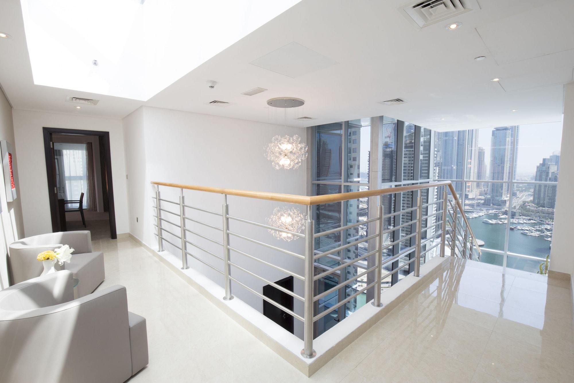 La Verda Suites And Villas Dubai Marina ภายนอก รูปภาพ A modern handrail