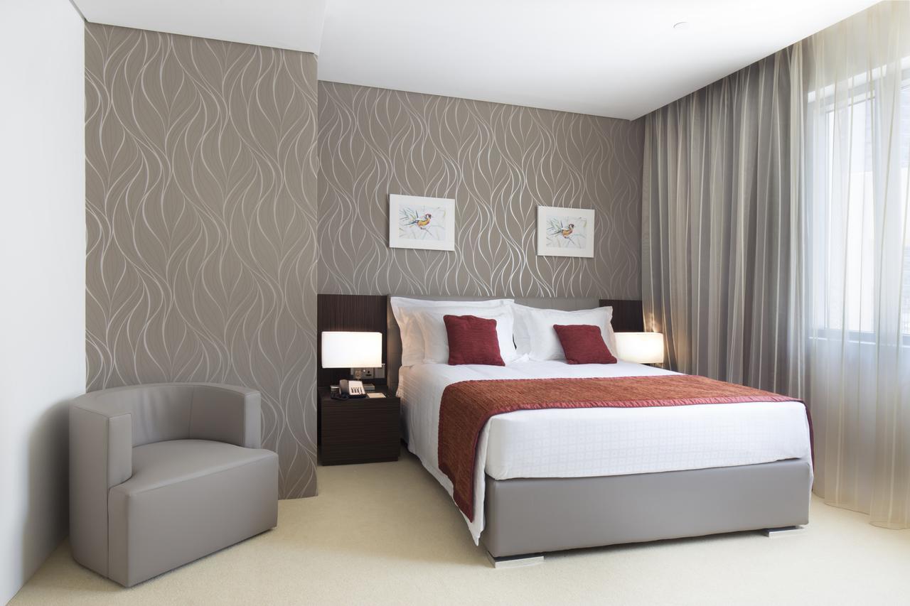 La Verda Suites And Villas Dubai Marina ภายนอก รูปภาพ A bedroom